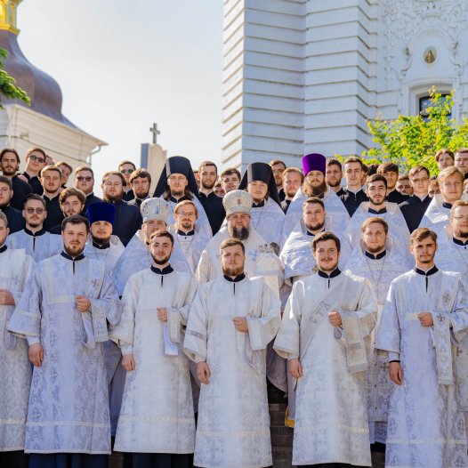 Ректор КДА звершив Літургію з випускниками Київських духовних шкіл