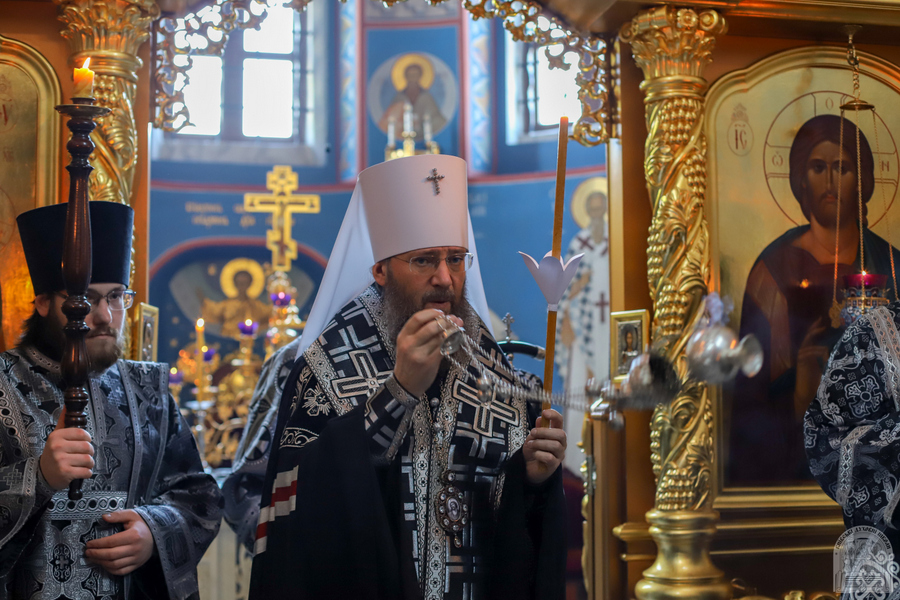 Вечірнє богослужіння напередодні Великого Четверга