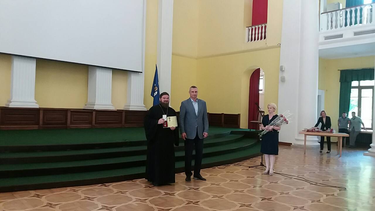 Перший проректор КДАіС нагороджений відзнакою Президента України