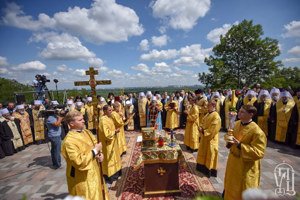 Київські духовні школи взяли участь у багатотисячному Хресному ході до Києво-Печерської Лаври з нагоди 1031-ї річниці Хрещення Київської Русі