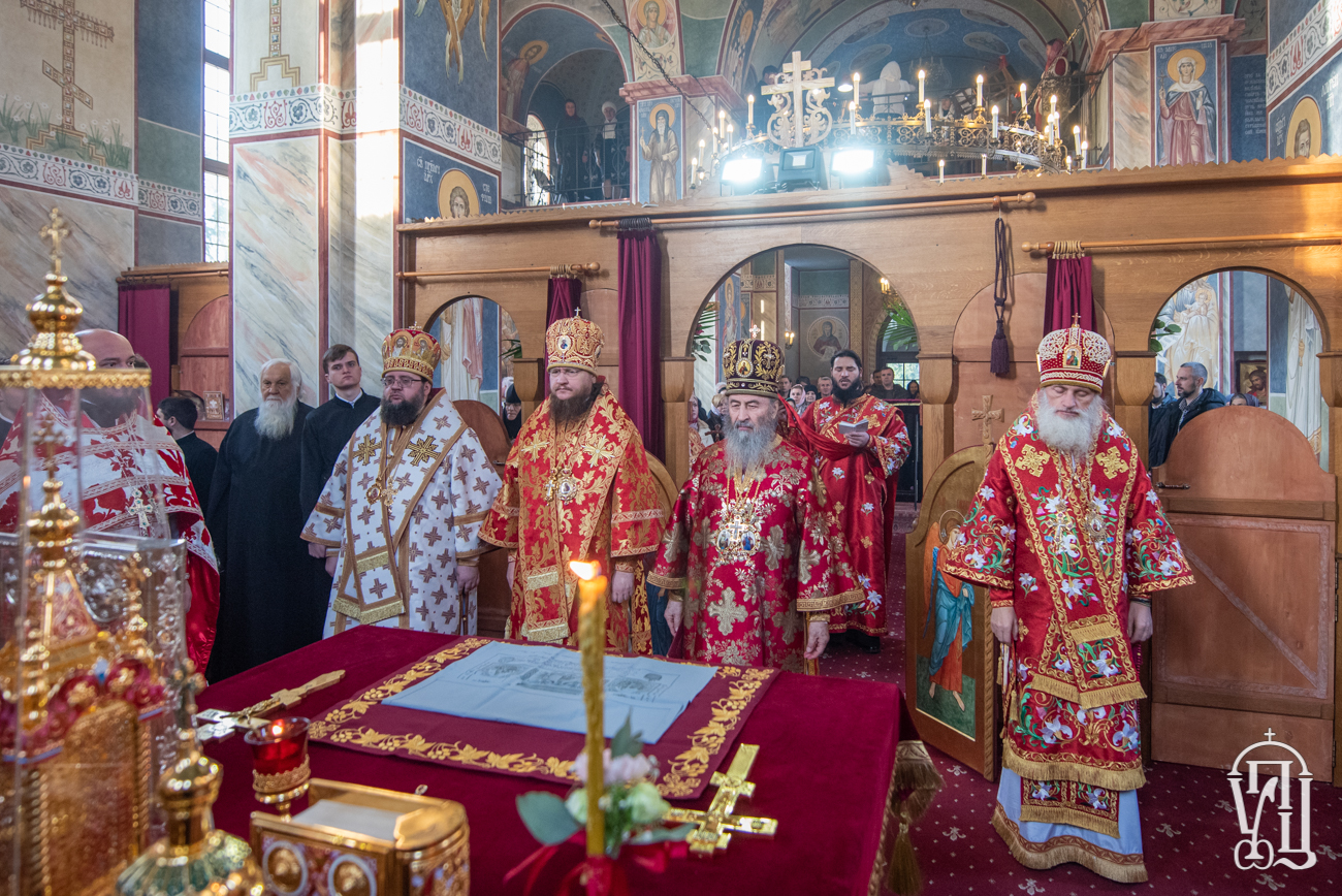 Ректор КДАіС співслужив Блаженнішому Митрополиту Онуфрію за Літургією в Катерининському храмі на Лук’янівському цвинтарі