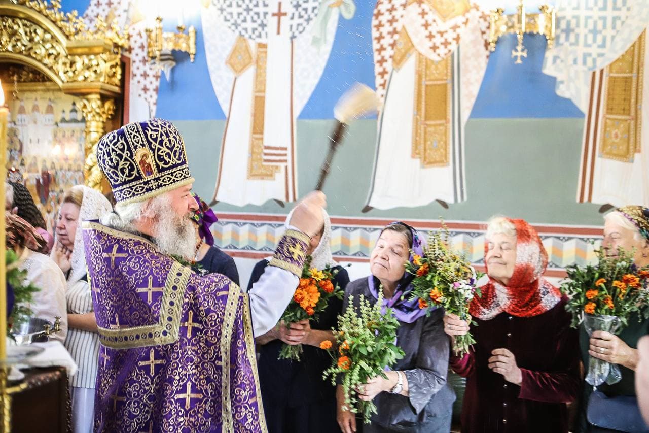 Божественна літургія в день свята Винесення Чесних Древ Животворящого Хреста, семи мучеників Маккавеїв