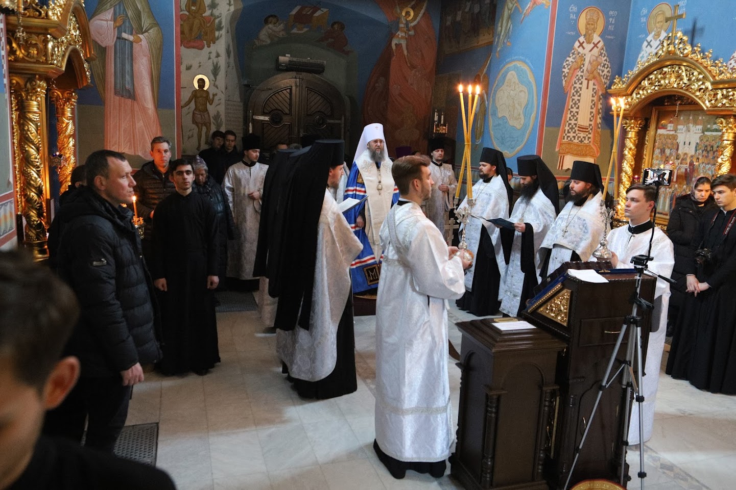Напередодні батьківської поминальної суботи в Академічному храмі звершено богослужіння з Парастасом