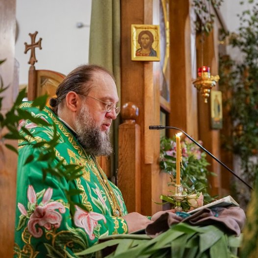 Ректор КДА очолив престольне свято Свято-Троїцького храму у Голосіївському районі м. Києва