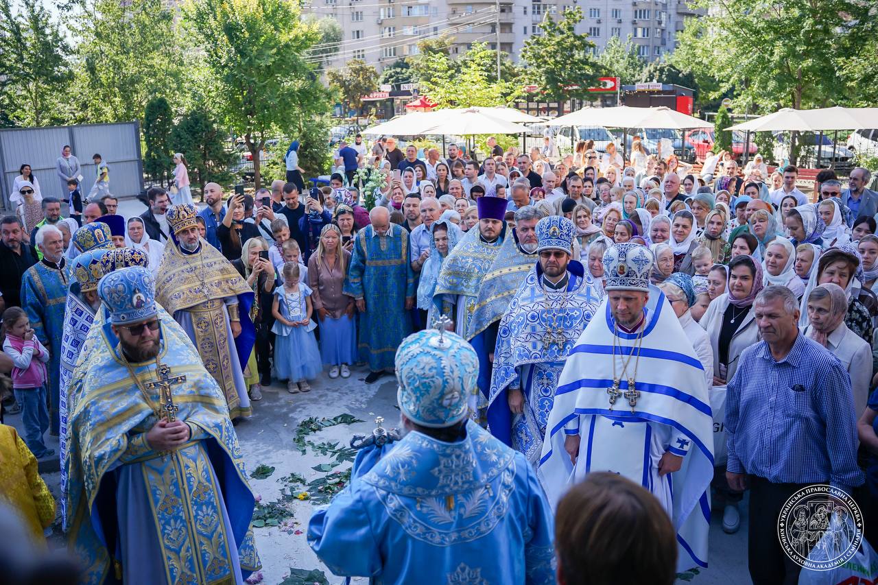 Архієпископ Сильвестр очолив престольне свято Свято-Успенського храму у Дарницькому районі столиці