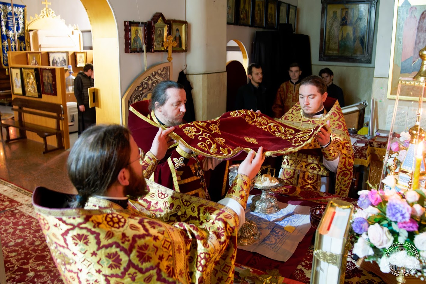 Нічна Літургія пасхальним чином в Академічному храмі КДАіС