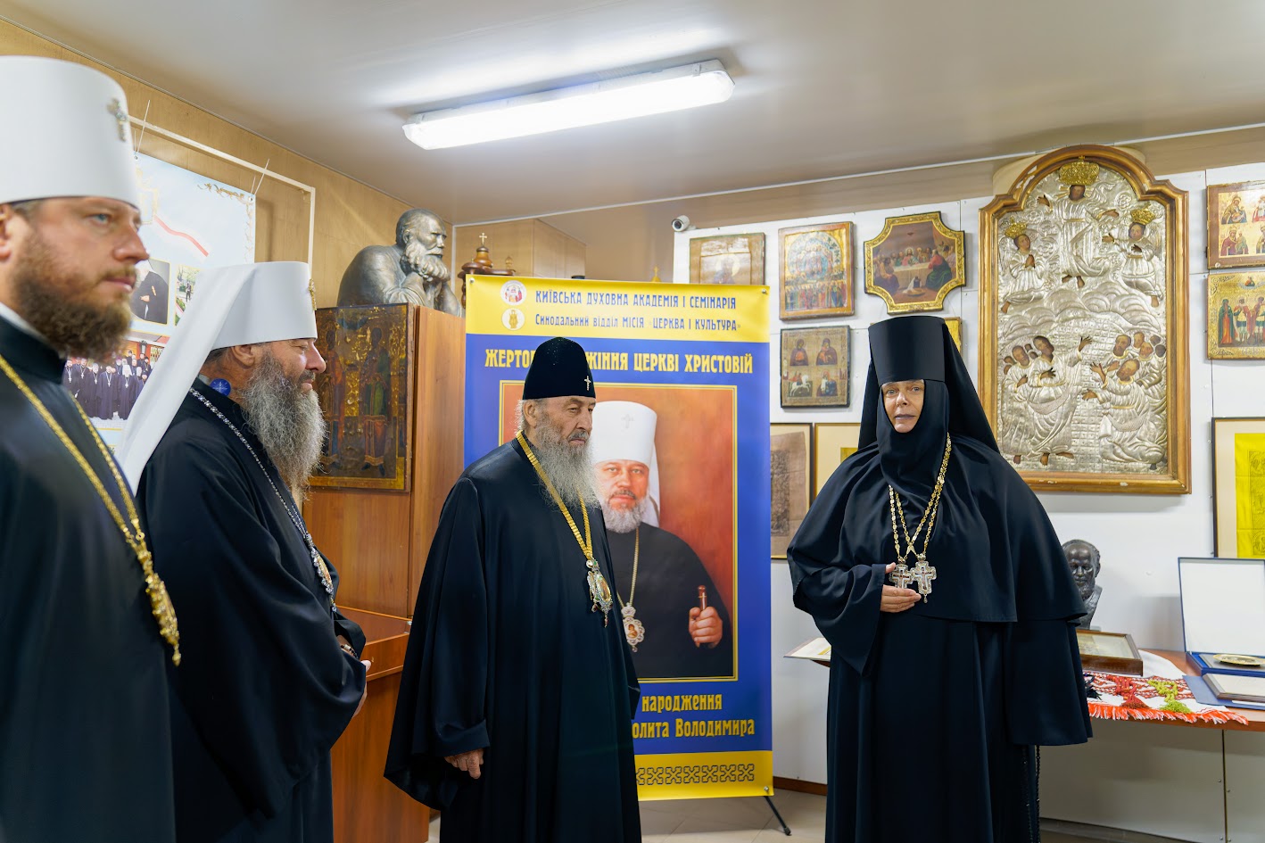 Відбулось відкриття виставки «Жертовне служіння Церкві Христовій» присвяченої 90-річчю з Дня народження покійного Предстоятеля УПЦ Блаженнішого Митрополита Володимира