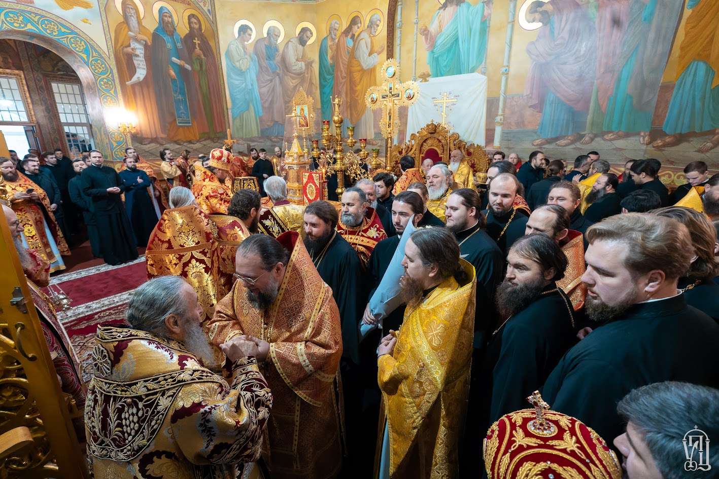 Київські духовні школи молились за святковою Літургією в 35-ту річницю архієрейської хіротонії Предстоятеля УПЦ