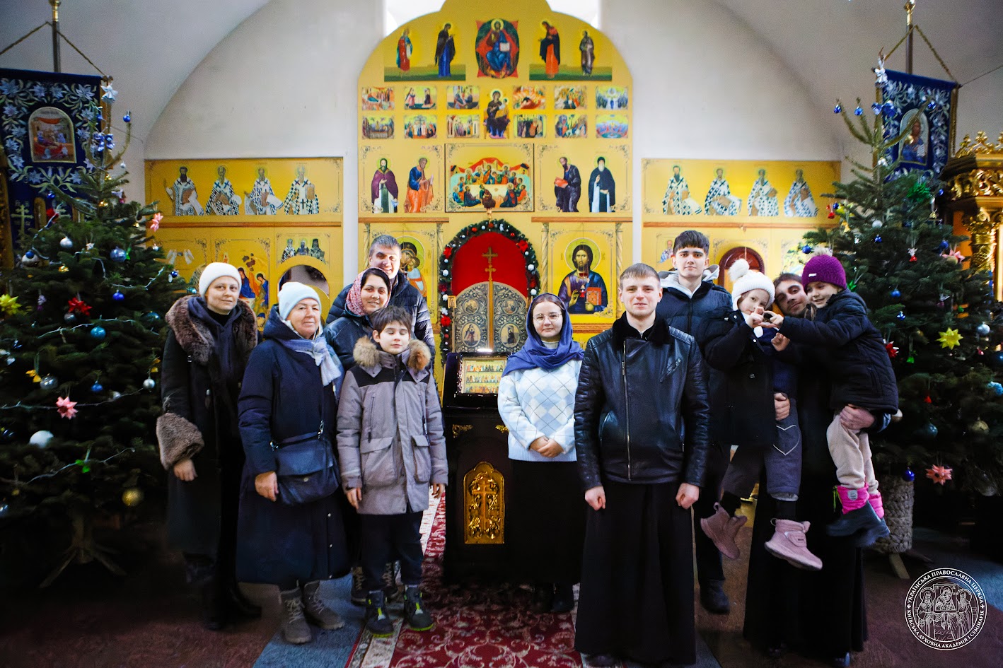 Вихованці Недільної школи допомогли прикрашати Академічний храм