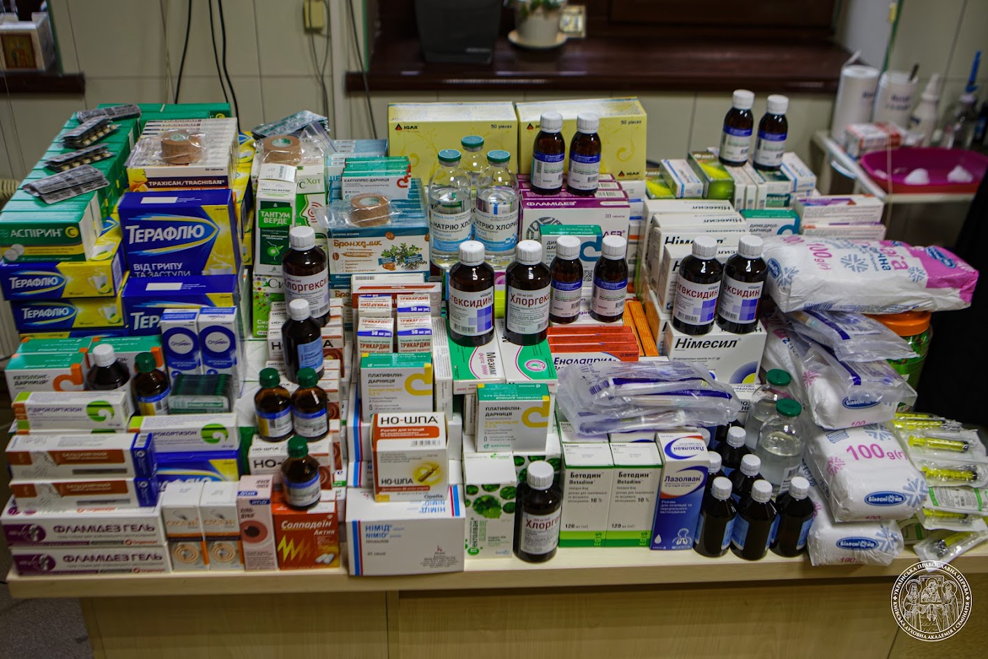 Медична частина КДАіС отримала благодійну допомогу у вигляді ліків та медичних засобів