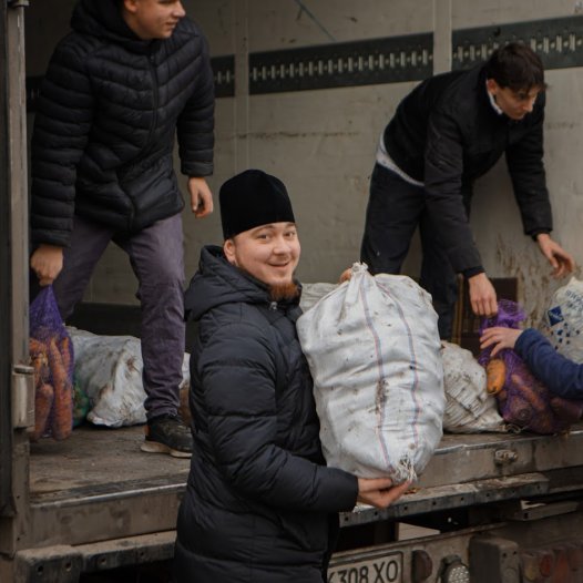 Київські духовні школи отримали благодійну допомогу від Хмельницької єпархії УПЦ