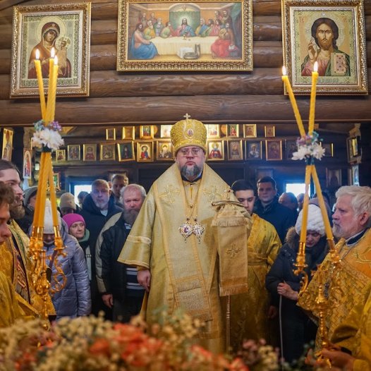 Ректор КДА звершив Божественну літургію у храмі на честь трьох святителів м. Києва