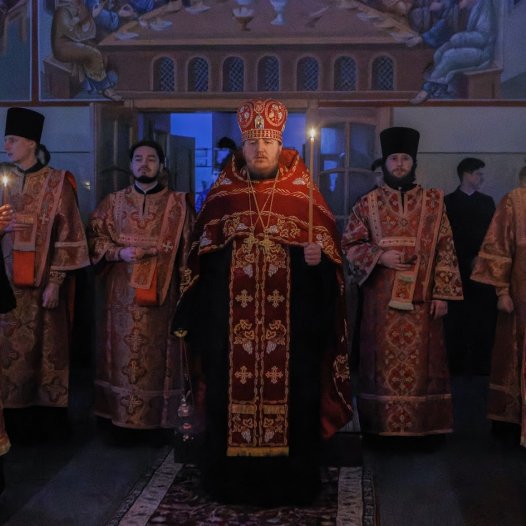 Всенічне бдіння напередодні дня пам’яті сщмч. Володимира митр. Київського та свт. Григорія Богослова