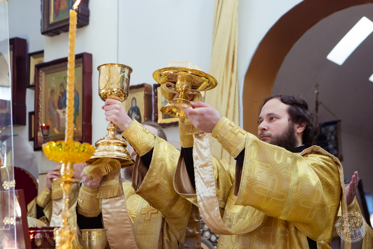 У Неділю про митаря і фарисея в Київських духовних школах звершено Божественну літургію