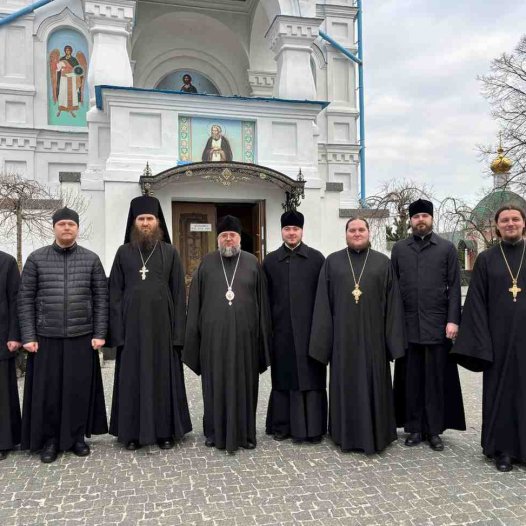Паломницька група КДА на чолі з архієпископом Сильвестром відвідала Свято-Духівський скит