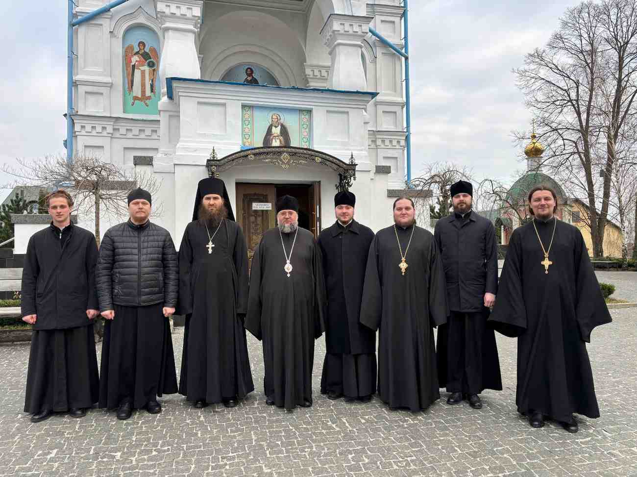 Паломницька група КДА на чолі з архієпископом Сильвестром відвідала Свято-Духівський скит
