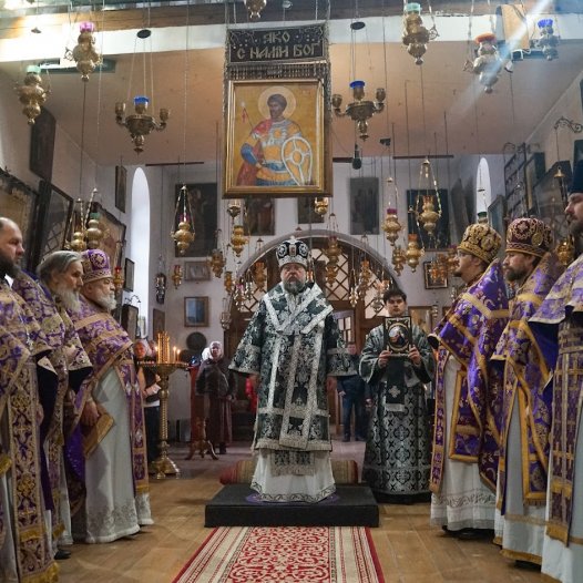 Архієпископ Сильвестр звершив Літургію Передосвячених Дарів в столичному храмі на честь свт. Михаїла Київського