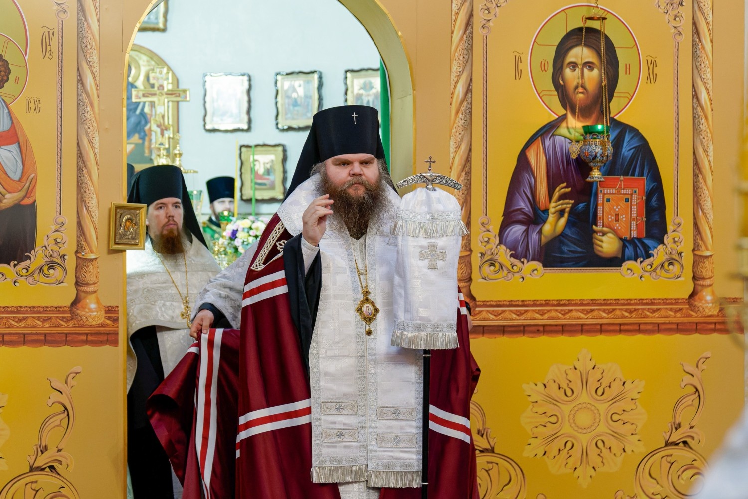 Вітаємо проректора з виховної роботи професора архієпископа Згурівського Амвросія з днем народження!