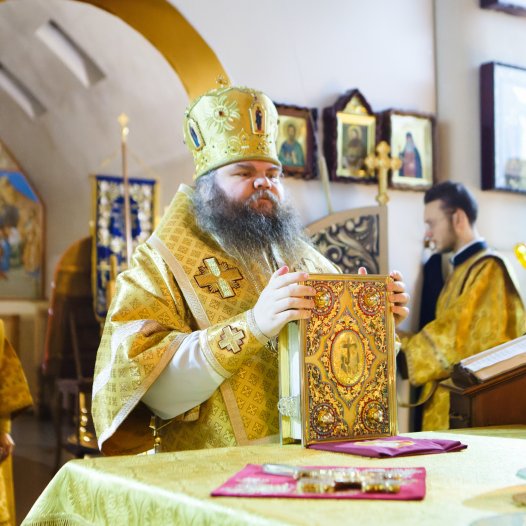 Вітаємо проректора з виховної роботи професора архієпископа Згурівського Амвросія з днем народження!