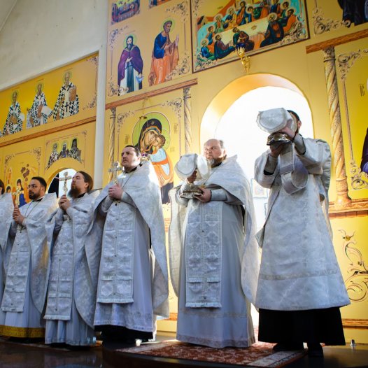 Божественна літургія та Панахида у Батьківську поминальну суботу