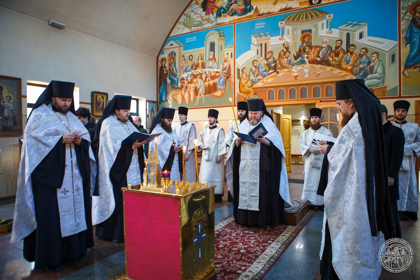 Заупокійна вечірня служба напередодні батьківської поминальної суботи