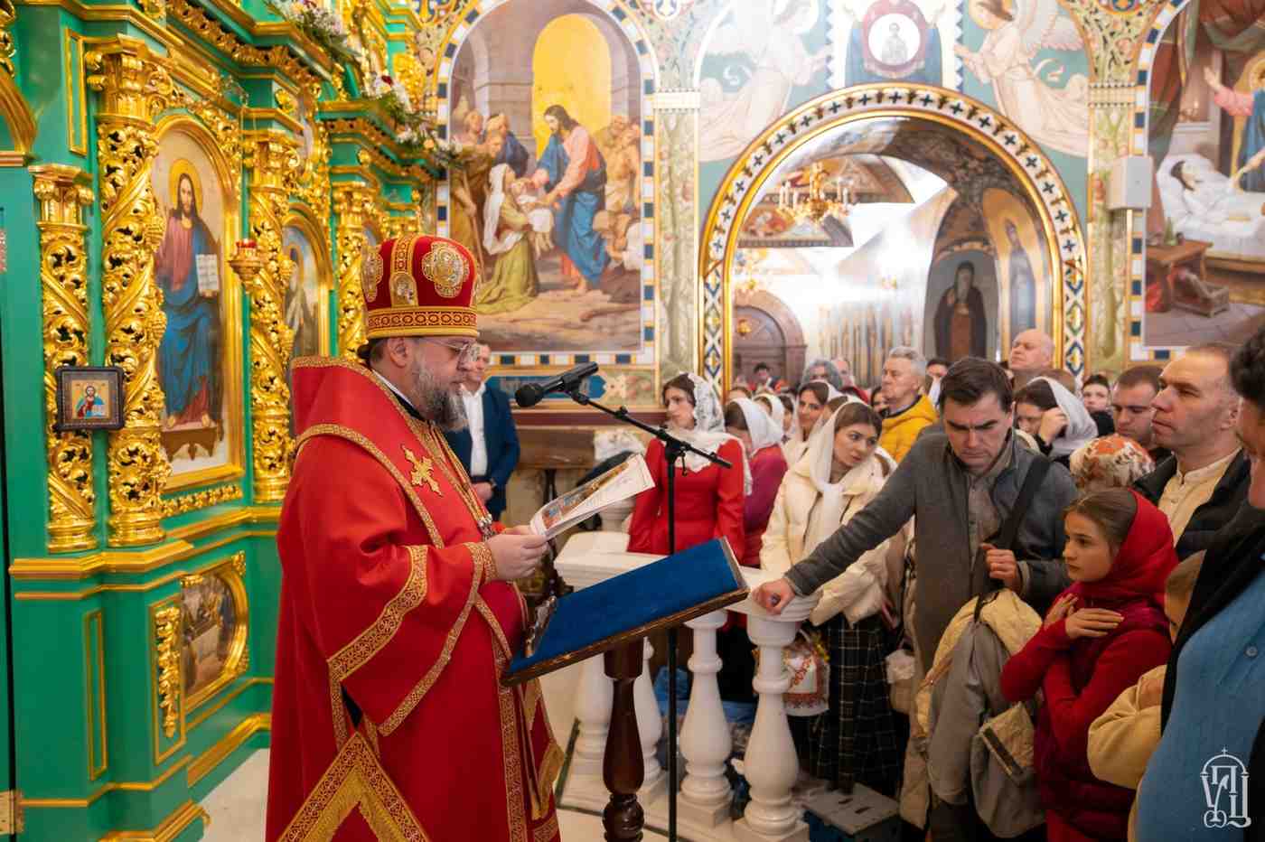 Архієпископ Сильвестр співслужив Предстоятелю УПЦ за Пасхальним богослужінням у Києво-Печерській Лаврі