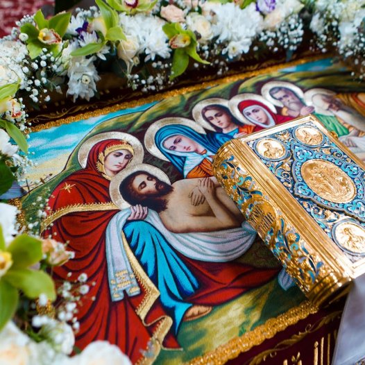 Вечірня з виносом Святої Плащаниці