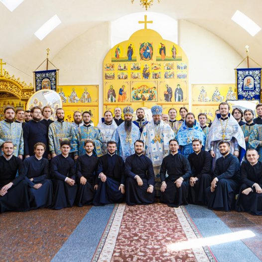Ректор КДАіС звершив Божественну літургію разом із цьогорічними випускниками Київських духовних шкіл