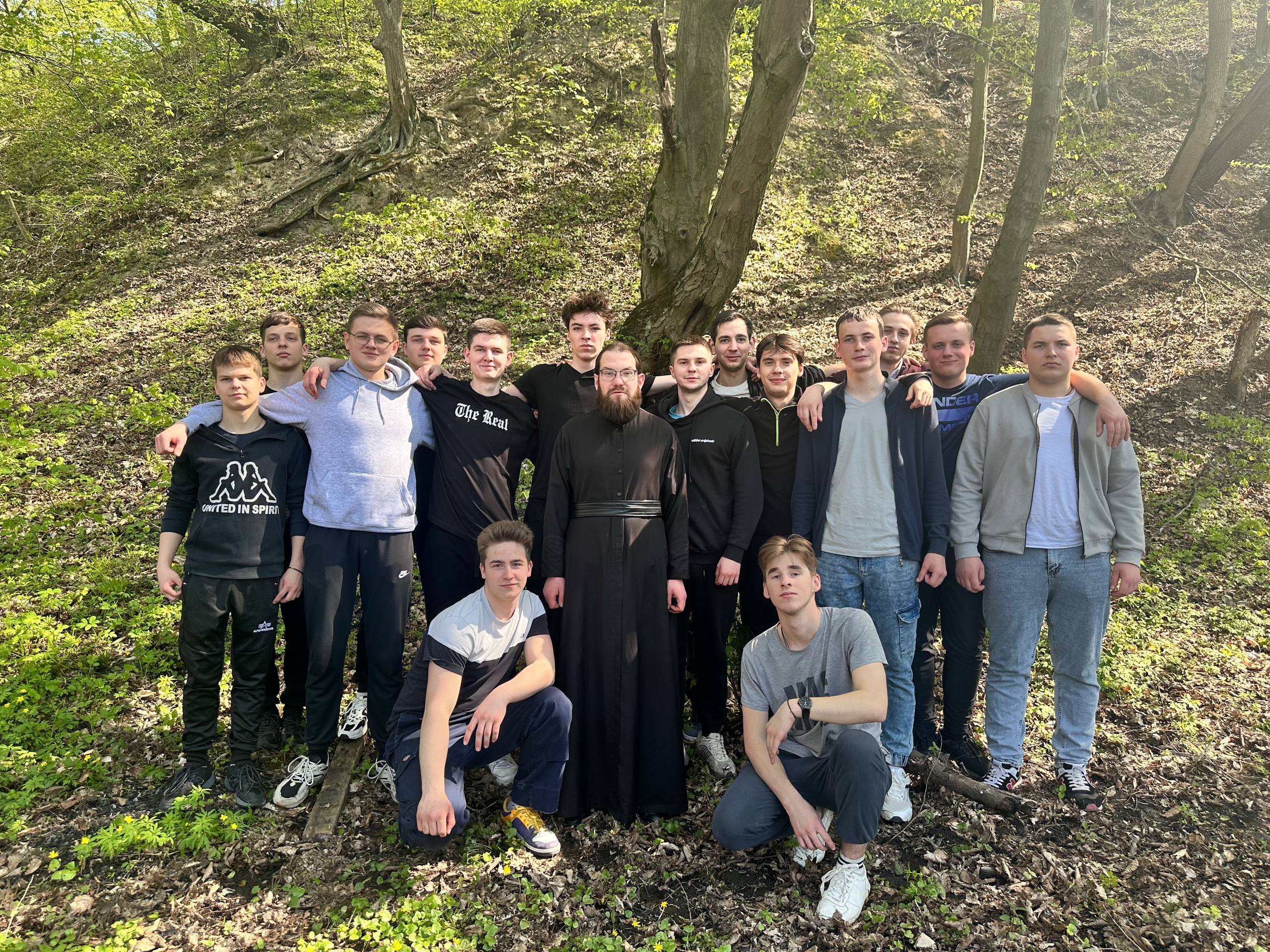 Вихованці 1-го класу КДС разом із класним наставником провели дозвілля на природі