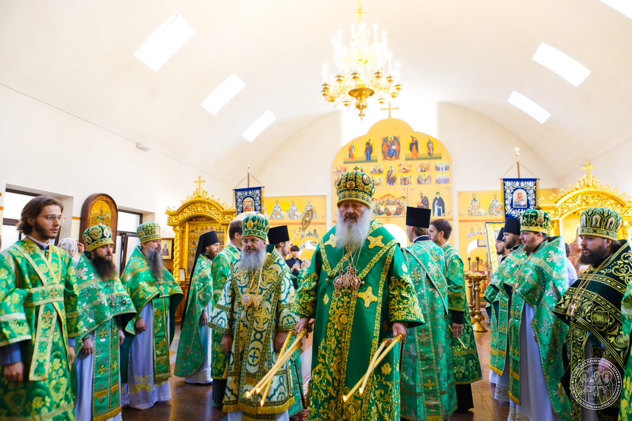 У Київських духовних школах молитовно вшанували пам’ять преподобних Сергія Радонезького та Афанасія Афонського