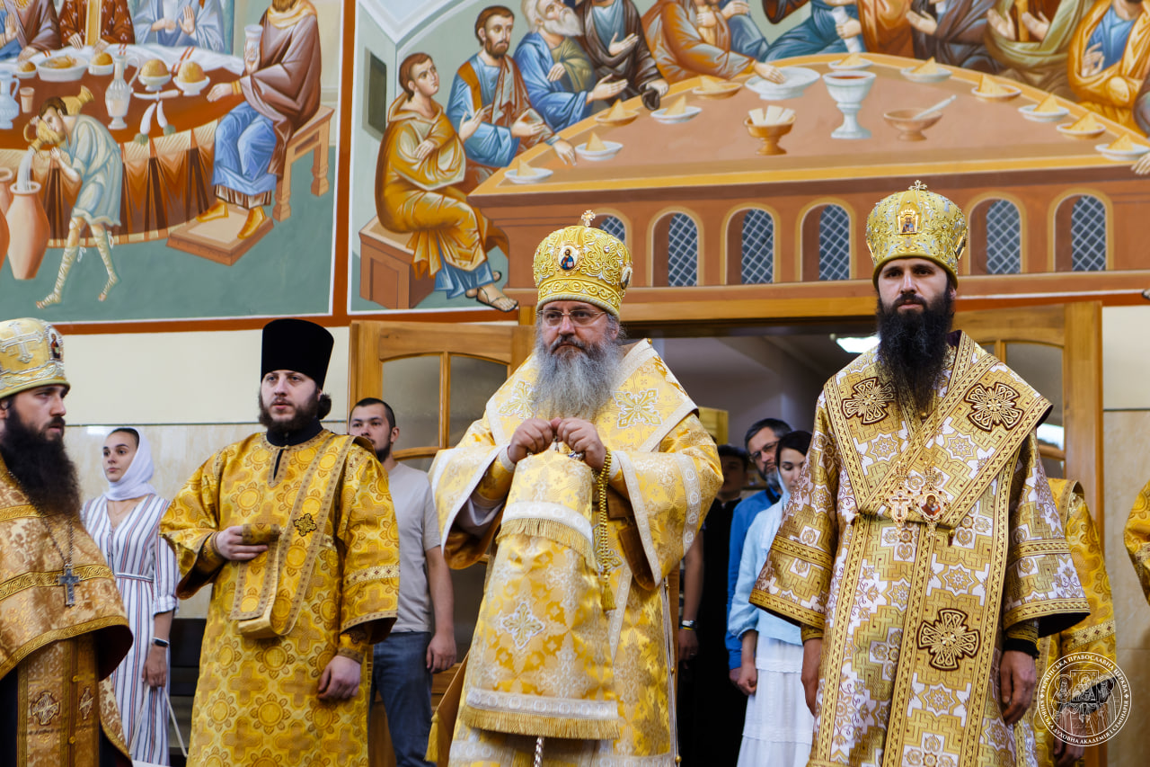 Митрополит Ніжинський і Прилуцький Климент очолив Всенічне бдіння в Академічному храмі КДАіС