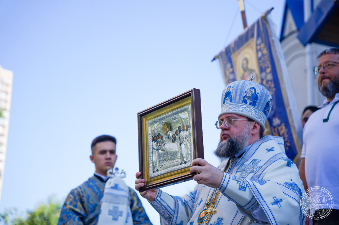 Архієпископ Сильвестр очолив престольне свято Свято-Успенського храму у Дарницькому районі столиці