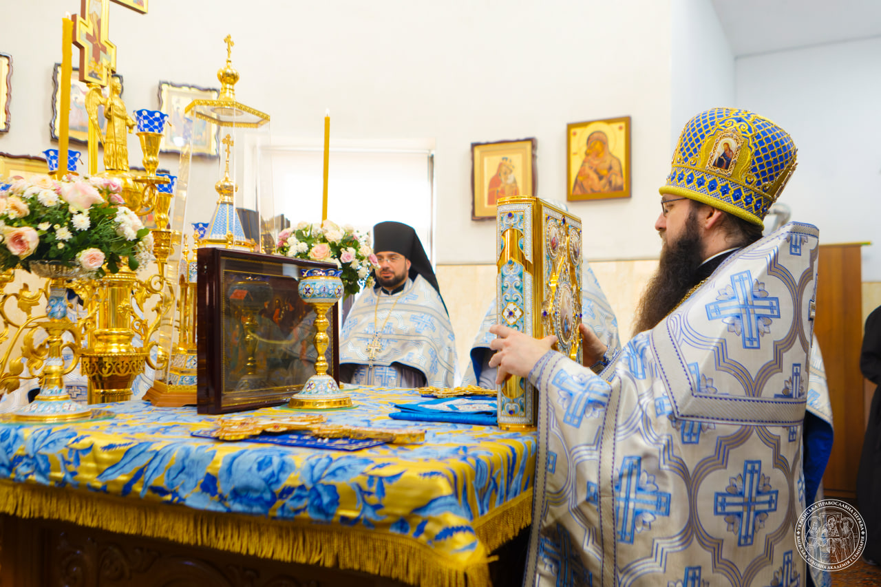 В Київських духовних школах молитовно відзначили свято Успіння Пресвятої Богородиці