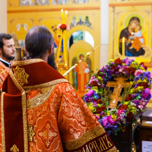 Богослужіння напередодні свята Винесення Чесних Древ Животворящого Хреста Господнього