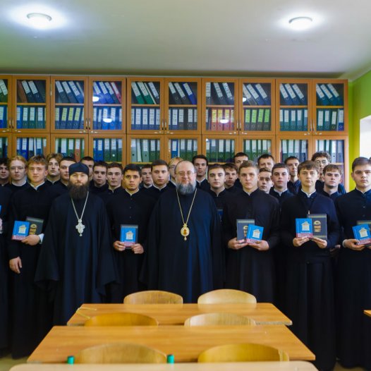 На початку навчального року ректор Київських духовних шкіл зустрівся з вихованцями 1-го класу КДС