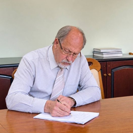 Вітаємо професора Віктора Михайловича Чернишова з Днем народження!