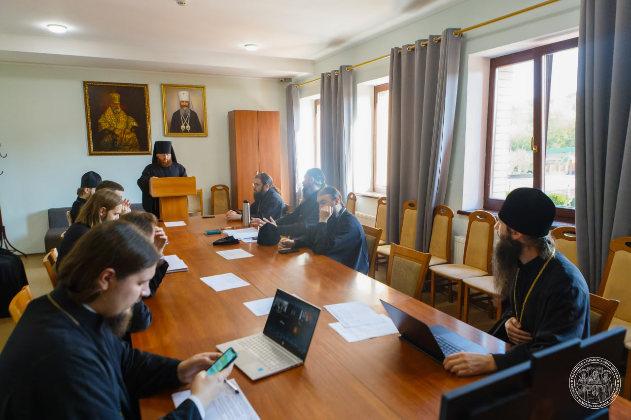 На кафедрі богослов’я і біблеїстики заслухали звіти студентів ІІ курсу магістратури