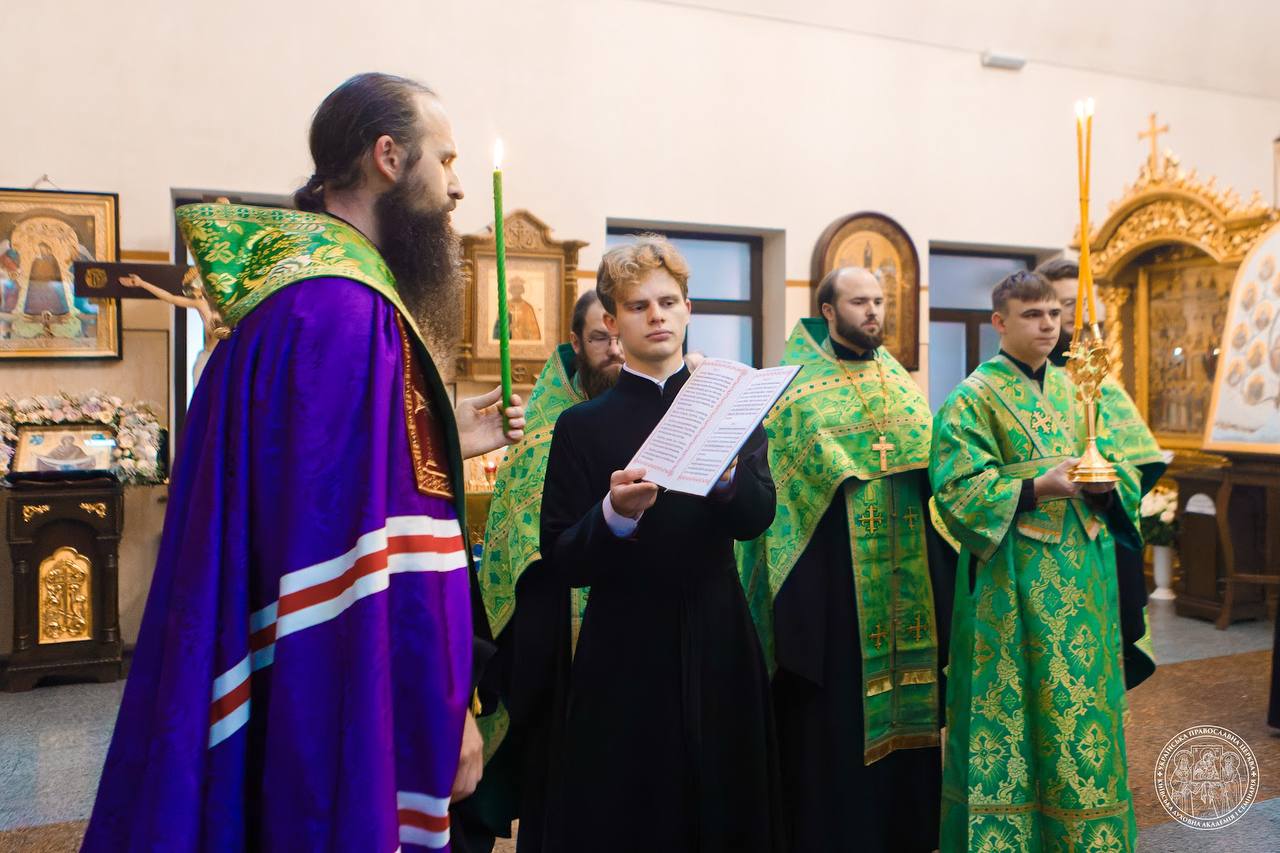 Єпископ Батуринський Пантелеімон очолив читання Акафіста Собору святих КДА
